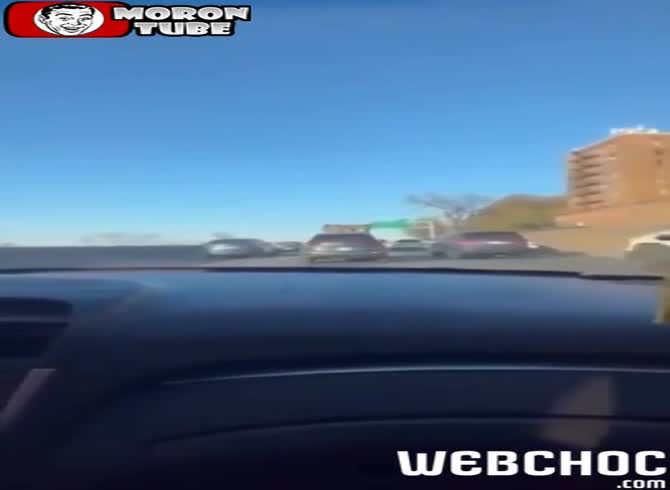 Video :He accelerates to show off his car's power to his buddy, and things go wrong